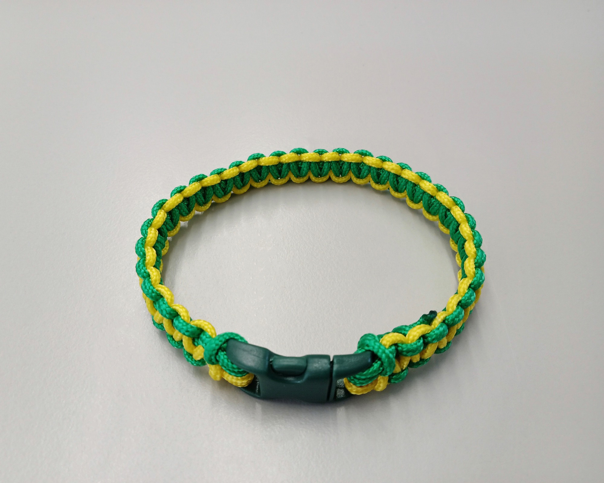 Knüpfarbeit Paracord-Armband